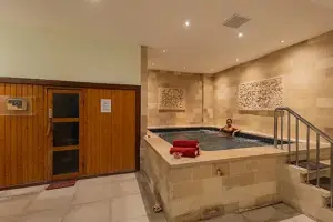 Sauna & Jacuzzi